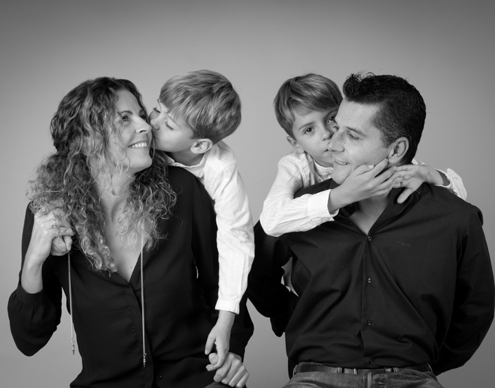 Fotos de familia: besos, risas y juegos